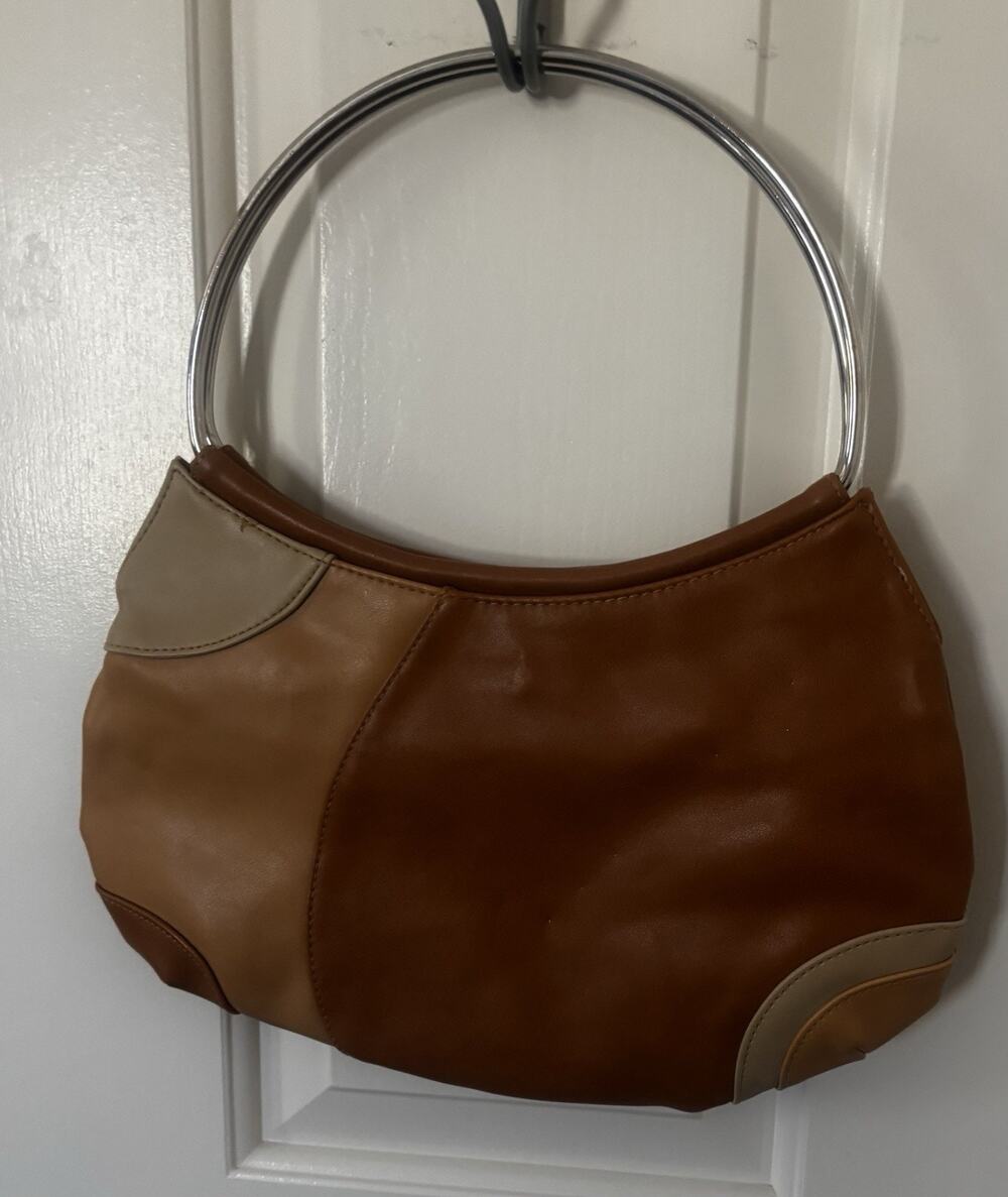 Retro/Vintage Gem Of A Hand bag. Round Chrome Handles. Super Clean. Great Shape!